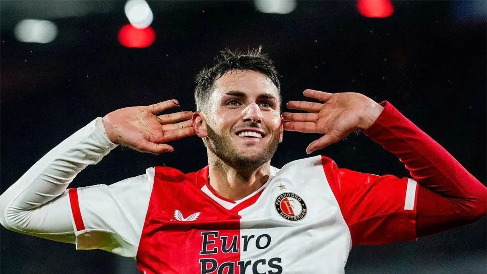 Santi Giménez ha anotado gol con el Feyenoord en sus últimos 9 partidos. FOTO: Cortesía