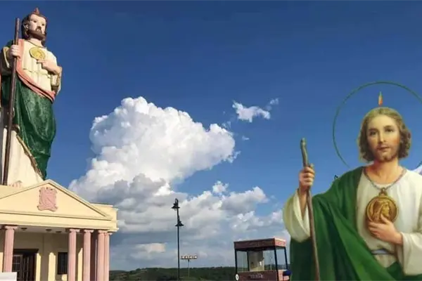 ¿Qué significa el medallón que porta San Judas Tadeo en el pecho?