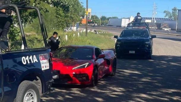 Aseguran en Angostura lujoso Corvette del año que había sido robado en Estados Unidos
