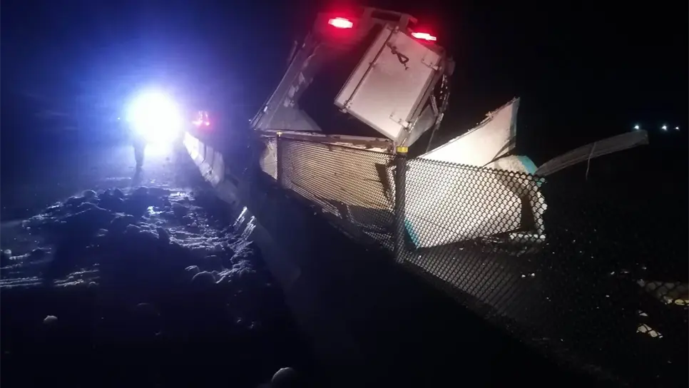 La camioneta quedó volcada. FOTOS: Cortesía