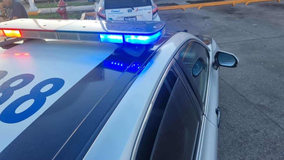 Sujetos armados despojan a una mujer de un vehículo en Culiacán Sujetos armados despojan a una mujer de un vehículo en Culiacán