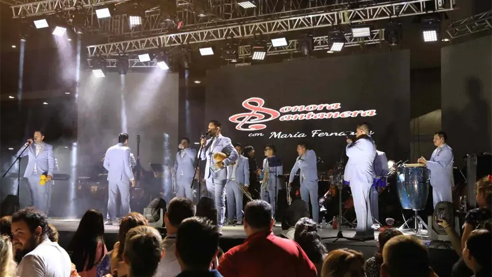 La Sonora Santanera amenizó la noche del cierre del Festival Cultural Sinaloa 2023 en Culiacán. FOTO: Heidi Fonseca.
