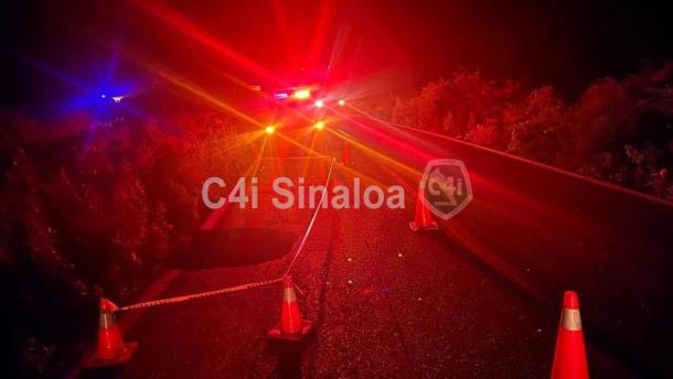 Autoridades alertan por socavón en la carretera libre Mazatlán-Culiacán