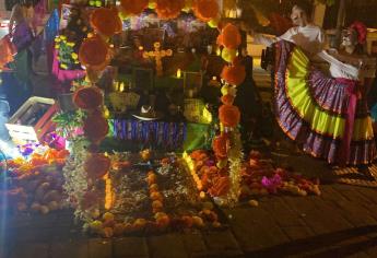 Celebran el Día de Muertos en Mazatlán con concurso de altares y catrinas 