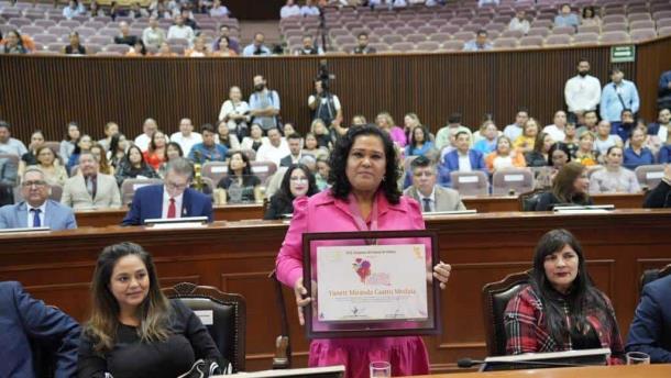Yanett Miranda es galardonada con el Premio a la Mujer Rural Sinaloense 2023