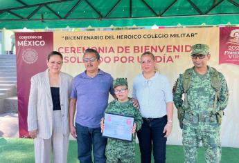 El pequeño Julio se convierte en militar por un día en Mazatlán