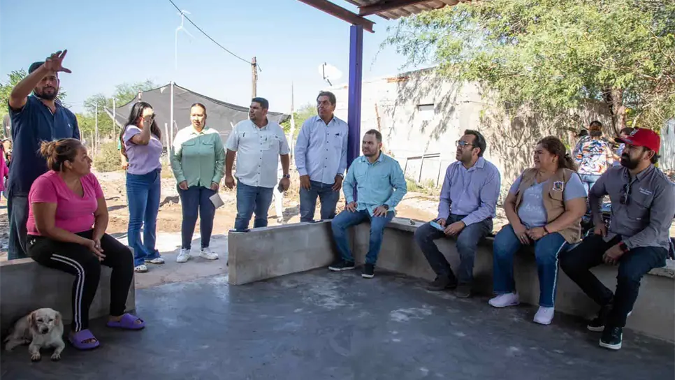 El alcalde en reunión con vecinos.
