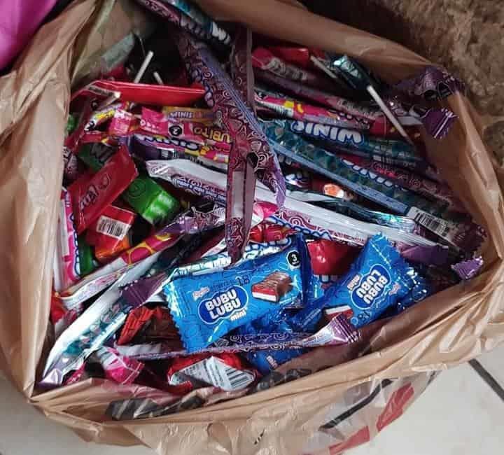 ¿Ya revisaste los dulces de Halloween? Denuncian dulces caducados en calabacitas de niños 