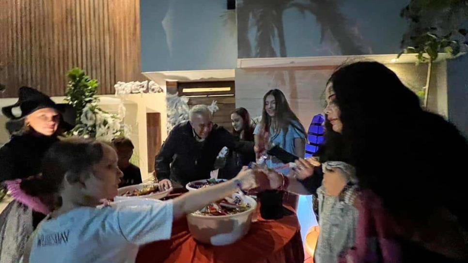 ¿Dulce o truco? Rocha Moya celebra Halloween y entrega dulces a niños de Culiacán 