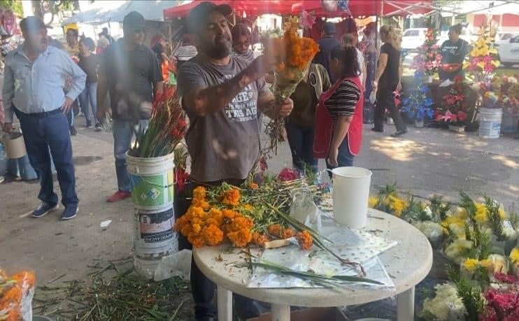 Floristas de Culiacán reportan buenas ventas este Día de Muertos