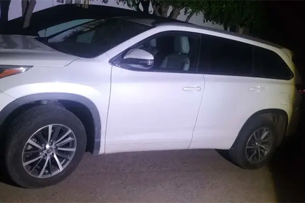 Aseguran un vehículo con reporte de robo en la ciudad de Culiacán 