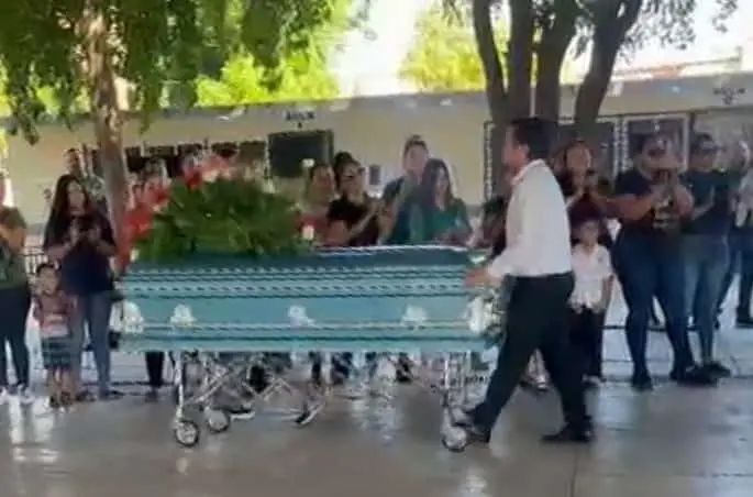 El homenaje en la escuela.