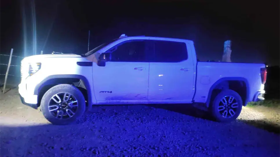 Despojan camioneta de lujo a punta de pistola frente a Fórum en Culiacán