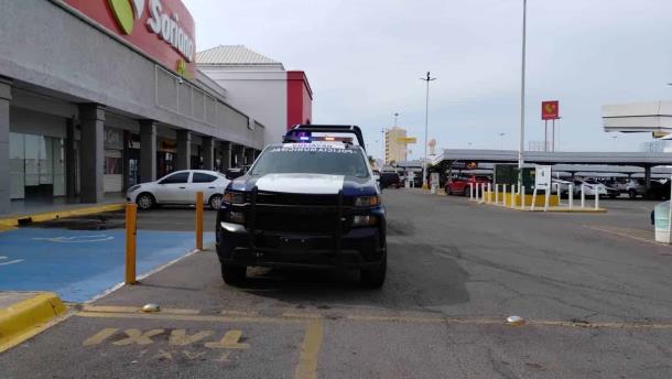 Asaltan cajas de conocido supermercado en Culiacán y se llevan 9 mil pesos