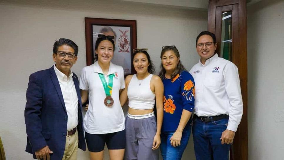 Reciben en Guasave a la voleibolista Grecia Castro tras ganar medalla en Panamericanos