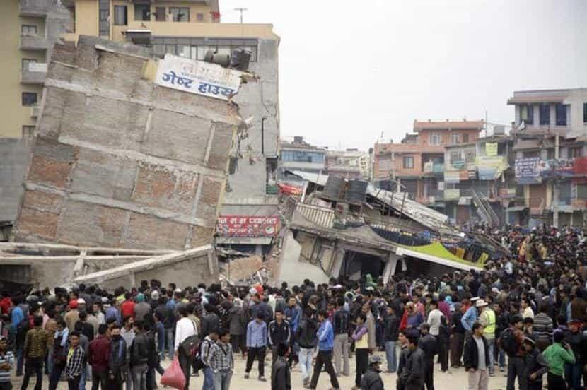 Terremoto de magnitud 6.4 deja 157 muertos y decenas de heridos en Nepal