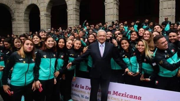 AMLO celebra el tercer lugar de México en Juegos Panamericanos 2023