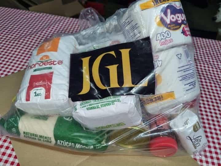 Entregan despensas con iniciales «JGL» a familias de Navolato tras el paso de huracán «Norma»