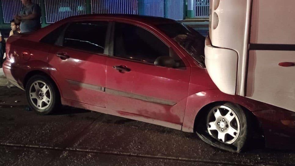 Accidente nocturno en Mazatlán: Conductor se da a la fuga