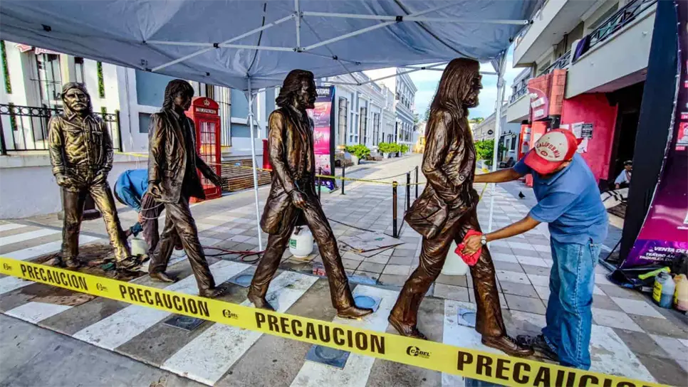 Obras Públicas da mantenimiento a distintas áreas de la zona turística de Mazatlán. FOTO: Cortesía.