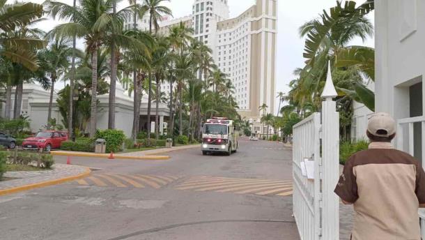 Rescatan a turista que pretendía lanzarse del piso 21 de un hotel en Mazatlán