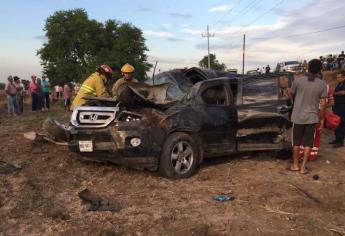 Joven choca a familia y provoca volcadura en Guasave; un menor y sus dos tías resultan lesionadas 