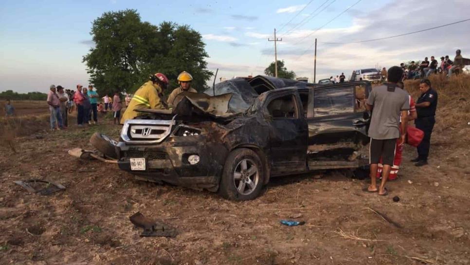 Joven choca a familia y provoca volcadura en Guasave; un menor y sus dos tías resultan lesionadas 