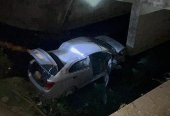 Dos jóvenes escapan ilesos tras caer en canal pluvial de Mazatlán