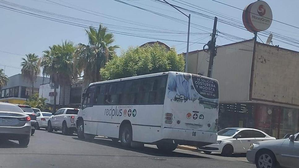 Chofer de camión abandona a pasajeros a media ruta porque lo amonestaron en Los Mochis