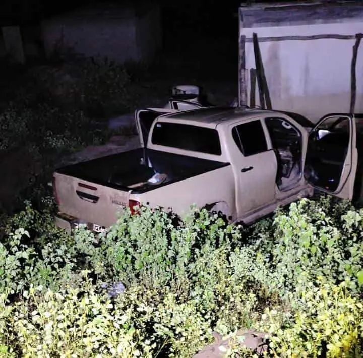 Al intentar huir, los criminales cayeron en un canal. FOTO: Cortesía