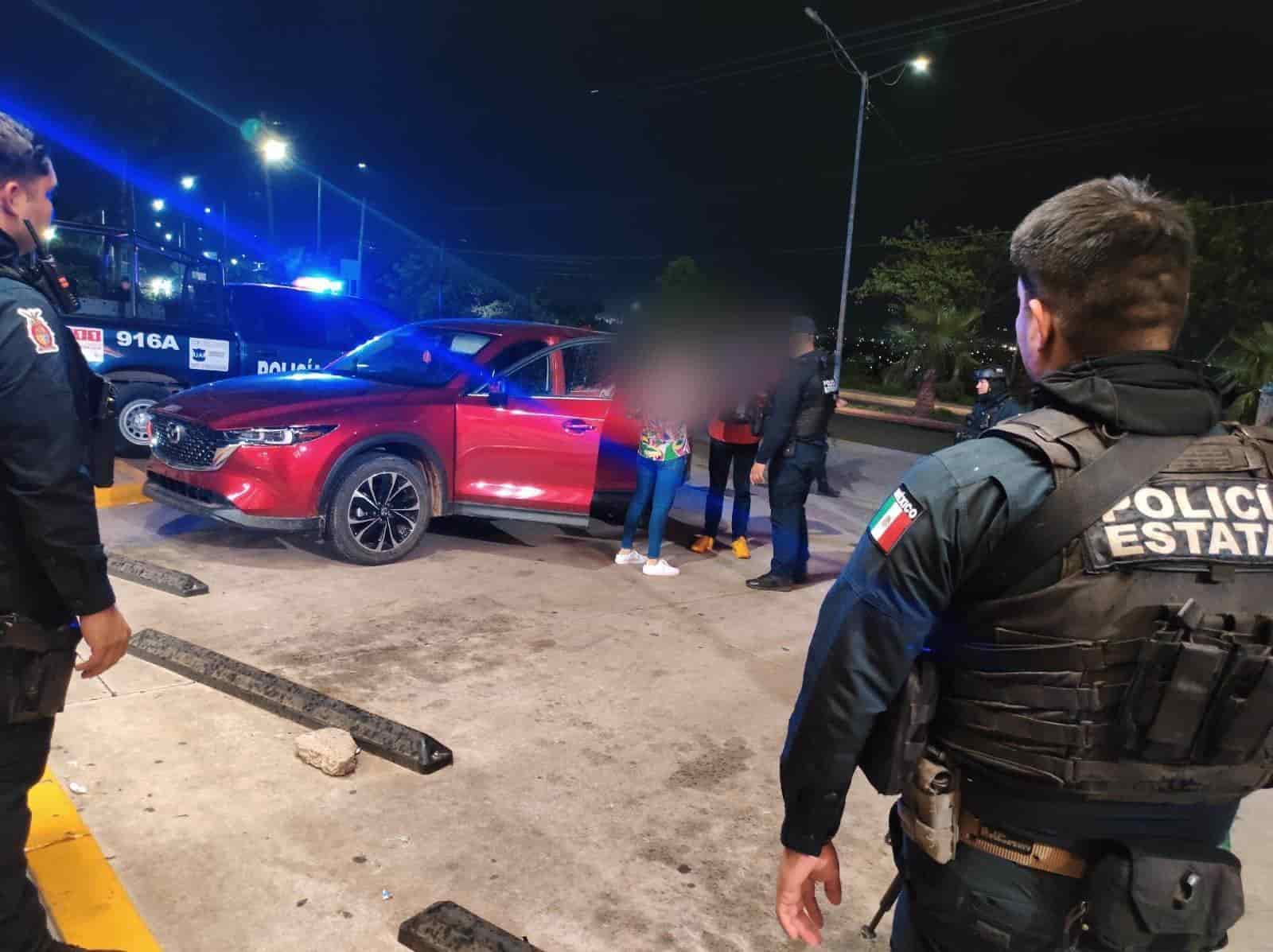 La camioneta fue encontrada horas después de haber sido robada. FOTO: Cortesía