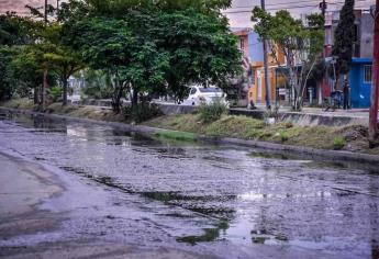 Alcalde de Mazatlán gestiona ante Rocha Moya recursos para reparar el drenaje