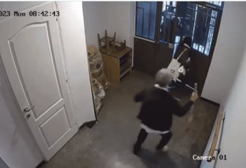 Hombre golpea y prende fuego a su tía por disputa de herencia | VIDEO