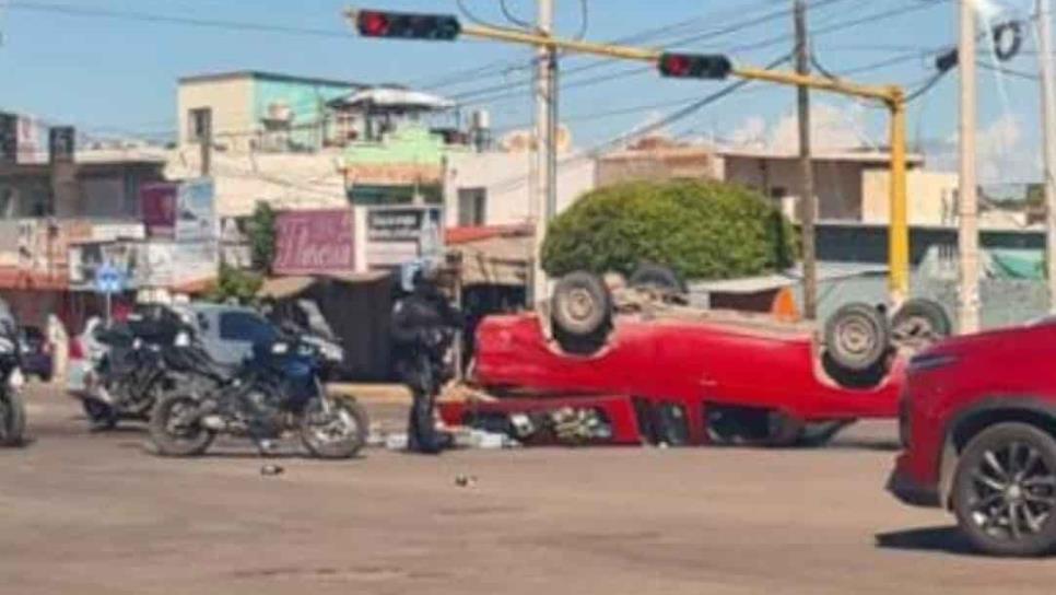 Una camioneta se accidenta en Barrancos y termina volcada