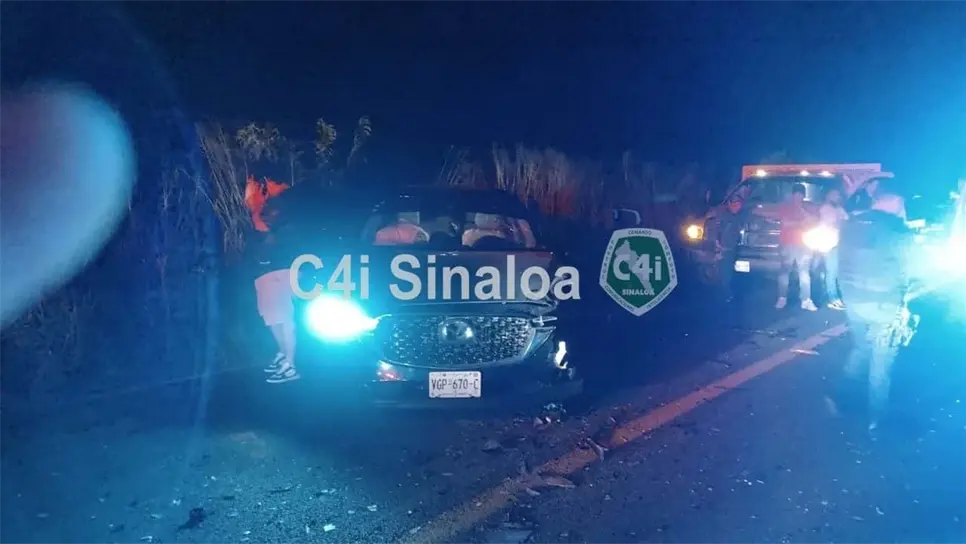 Los accidentados fueron trasladados al hospital. FOTO: C4i Sinaloa