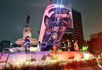 Camioneta «vuela» sobre la fuente de la Diana Cazadora | VIDEO
