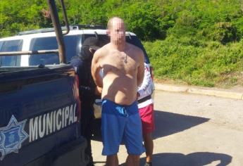 Detienen a turista canadiense en playas de Mazatlán por desafiar a la autoridad 