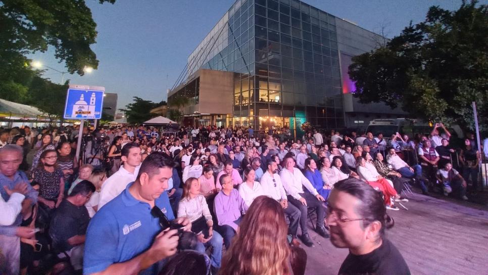 Con música en vivo y bailables inauguran la FIL Culiacán 2023 Con música en vivo y bailables inauguran la FIL Culiacán 2023