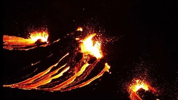 Erupción del volcán en Islandia puede durar «semanas» y destruir ciudades enteras: expertos