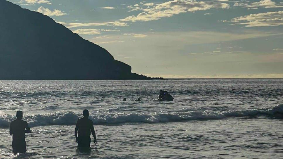 Salvavidas evitan que cuatro personas mueran ahogadas en playas de Mazatlán 