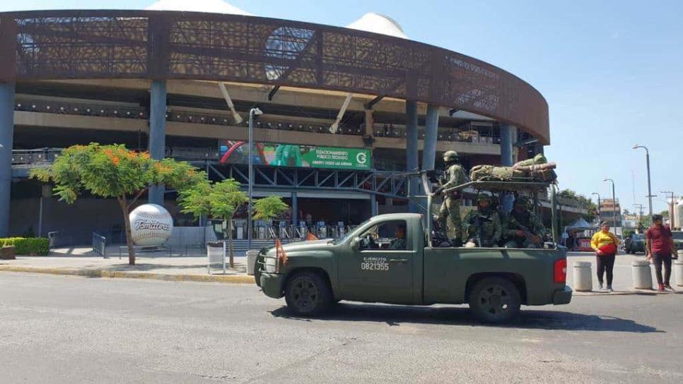 Militares catean domicilio en Culiacán; encuentran armas y droga