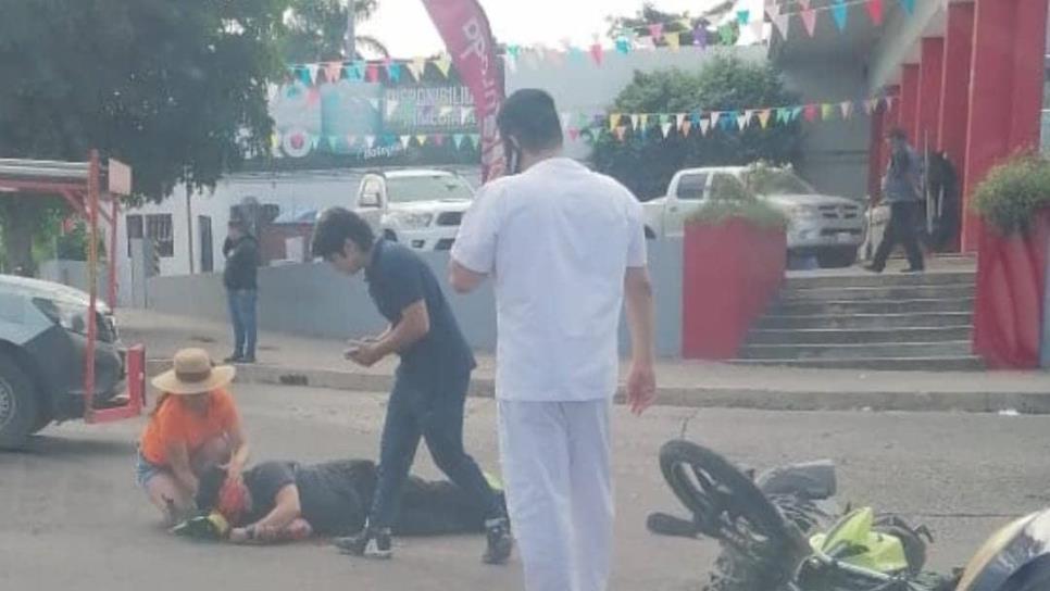 Un motociclista resulta herido tras accidentarse en la colonia Benito Juárez en Culiacán