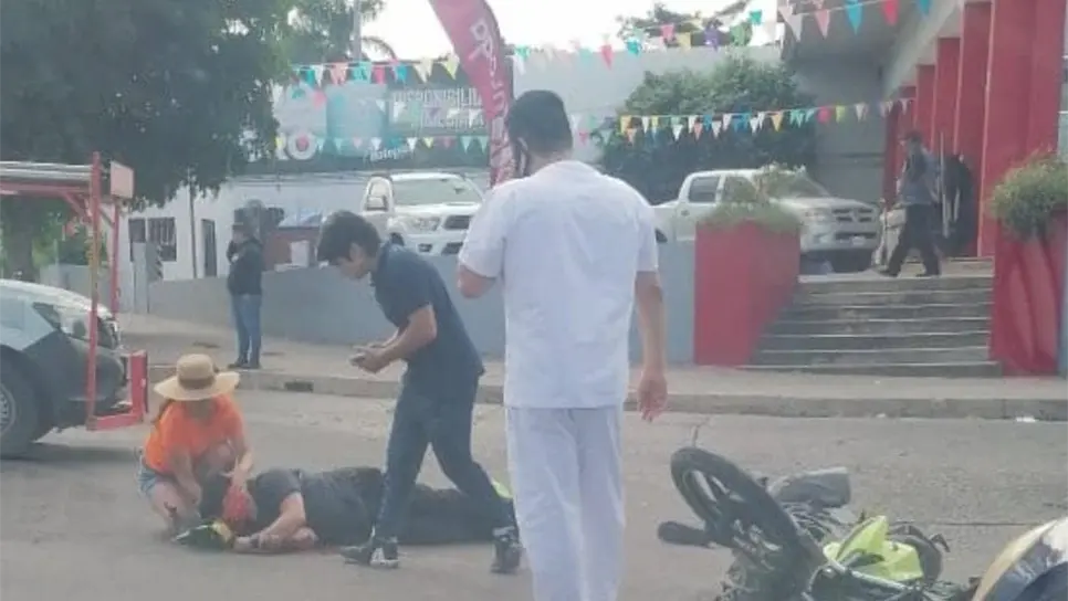 n motociclista resulta herido tras accidentarse en Culiacán. | FOTO: Luz Noticias.