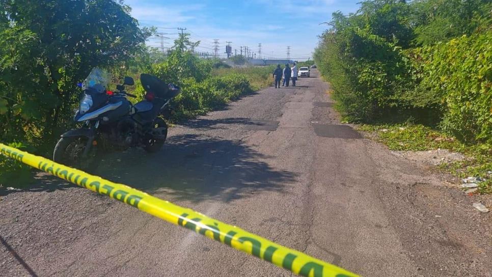 Policías de Culiacán localizan el cuerpo de un hombre en el canal Siete