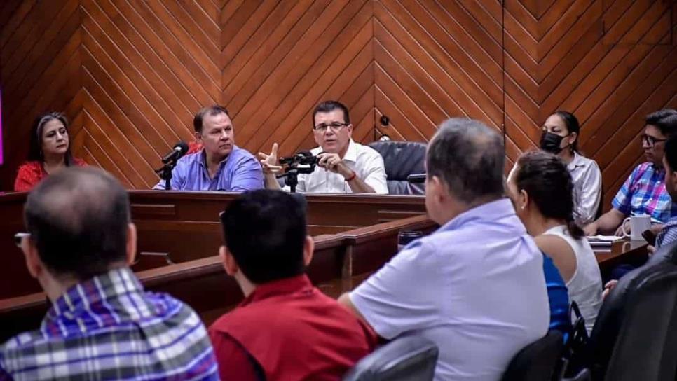 Funcionarios del Ayuntamiento de Mazatlán son libres de ir por la candidatura en el 2024: alcalde