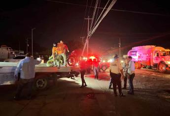 Dos motociclistas terminan heridos tras impactarse contra una camioneta en la Sirena Mazatlán