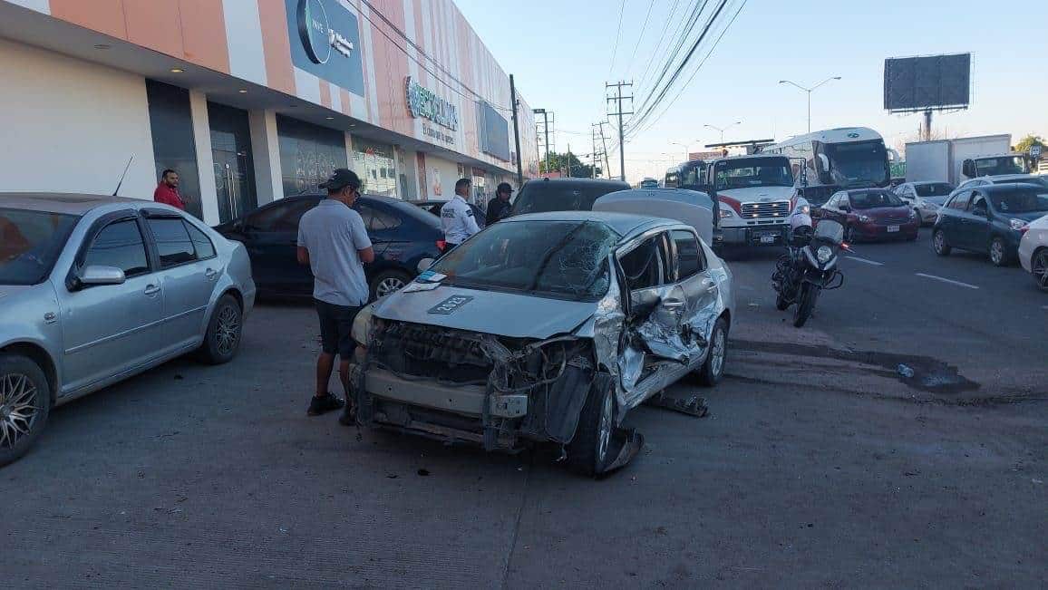 Conductor presuntamente en estado de ebriedad causa accidente en Mazatlán