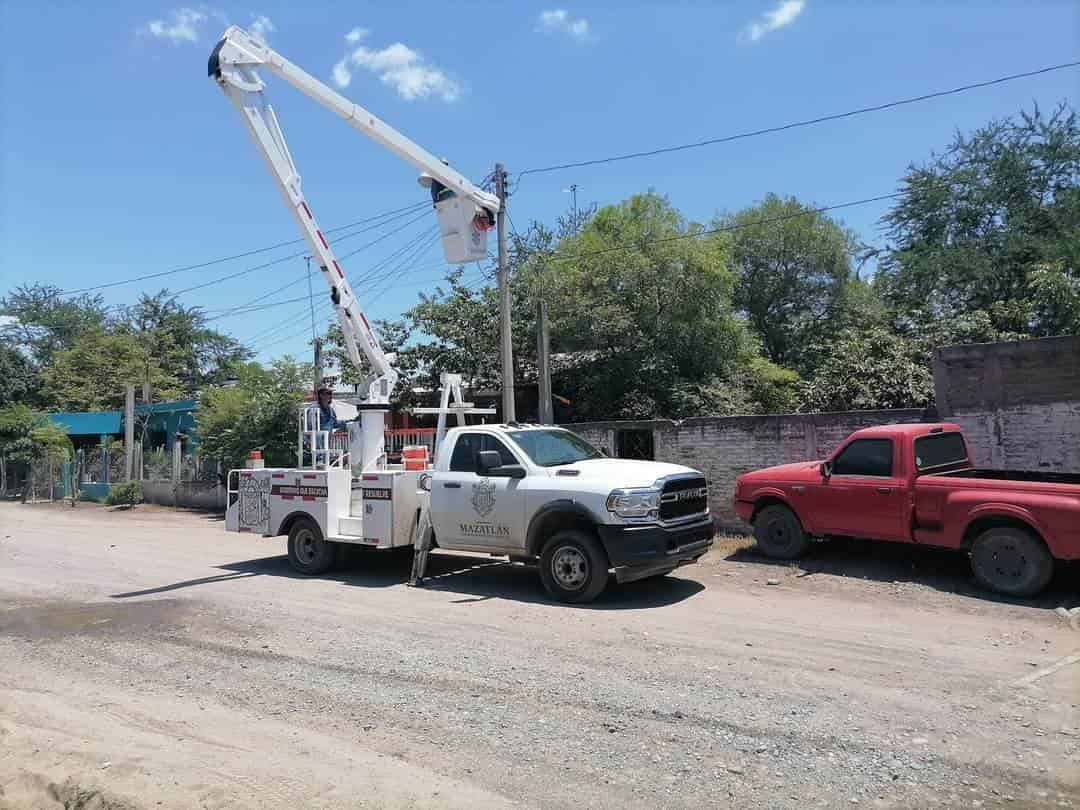 El alumbrado público en Mazatlán ha sido un problema constante durante años. FOTO: Luz Noticias