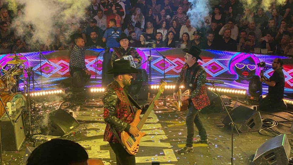 Los Tucanes de Tijuana ponen a bailar y cantar al Palenque de Culiacán 