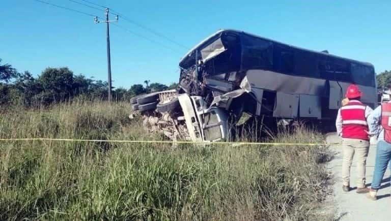 Accidente de autobús de pasajeros deja 6 muertos en Chetumal